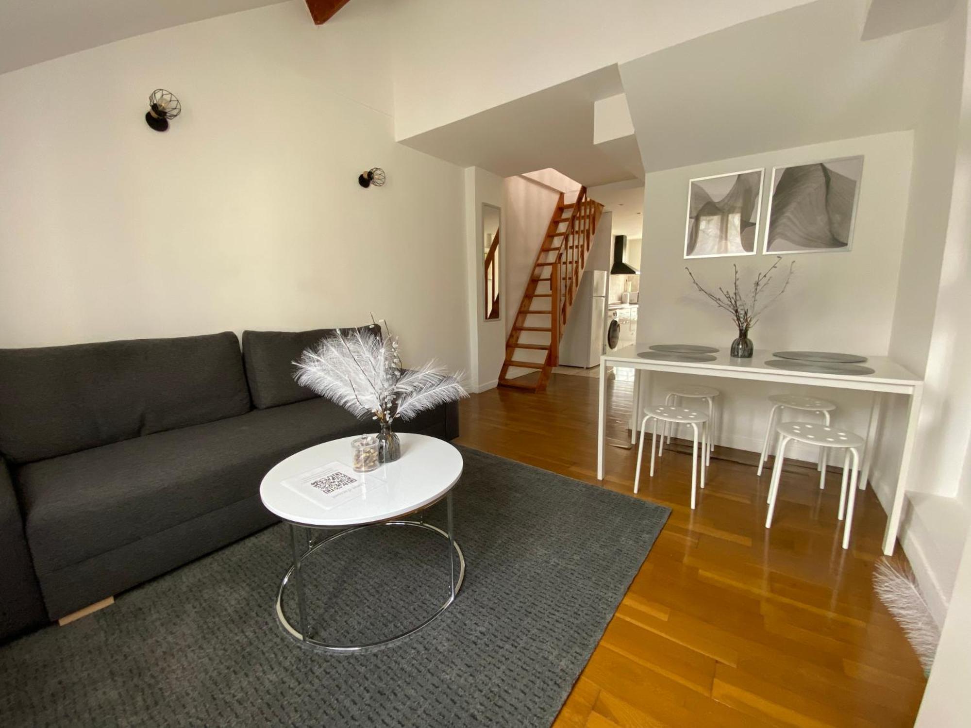 Duplex Minimaliste - 30 Min De Paris Apartment Сент-Уан-л'Омон Екстериор снимка