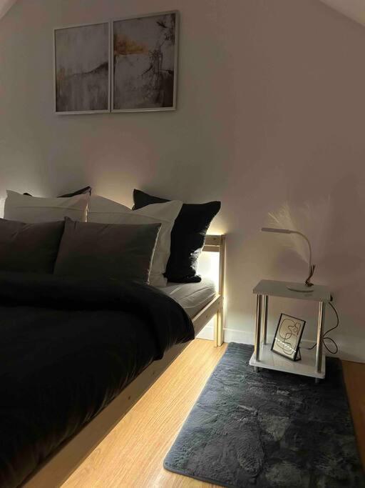 Duplex Minimaliste - 30 Min De Paris Apartment Сент-Уан-л'Омон Екстериор снимка